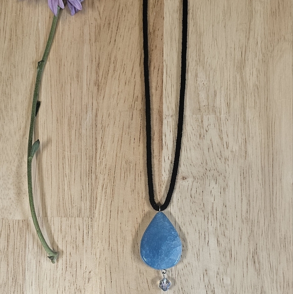 Blue Agate Pendant Necklace - Picture 5 of 8